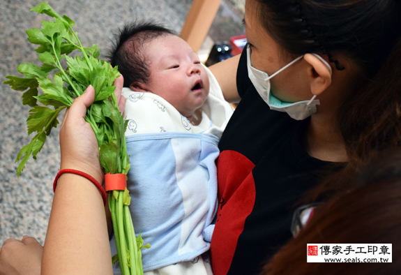 蕭寶寶(台中北區嬰兒寶寶滿月剃頭理髮、免費嬰兒剃胎毛儀式吉祥話)。中國風會場，爸媽寶貝免費穿「日中韓」古裝禮服。專業拍照、DVD光碟、證書。★購買「臍帶章、肚臍章、胎毛筆刷印章」贈送：剃頭、收涎、抓周，三選一。 2015.09.15 照片8